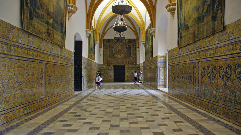 Patrimonio aprueba la restauración de los revestimientos cerámicos del Palacio Gótico del Alcázar de Sevilla
