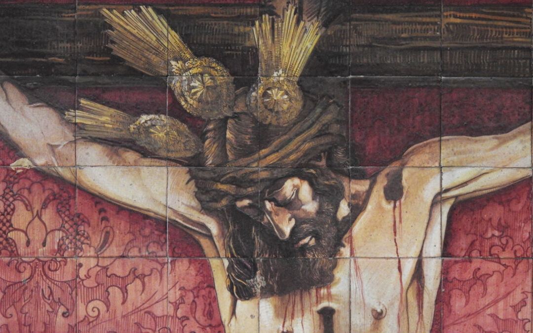 Sevilla. Así avanza la restauración del retablo cerámico del Cristo del Amor